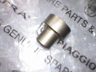 Perno guida puleggia Piaggio Gilera Runner FX 125 2T, FXR 180 2T, VX 125 4T, DNA 125/180, Piaggio Hexagon 125-180cc, Beverly 125-200 cc. 479415