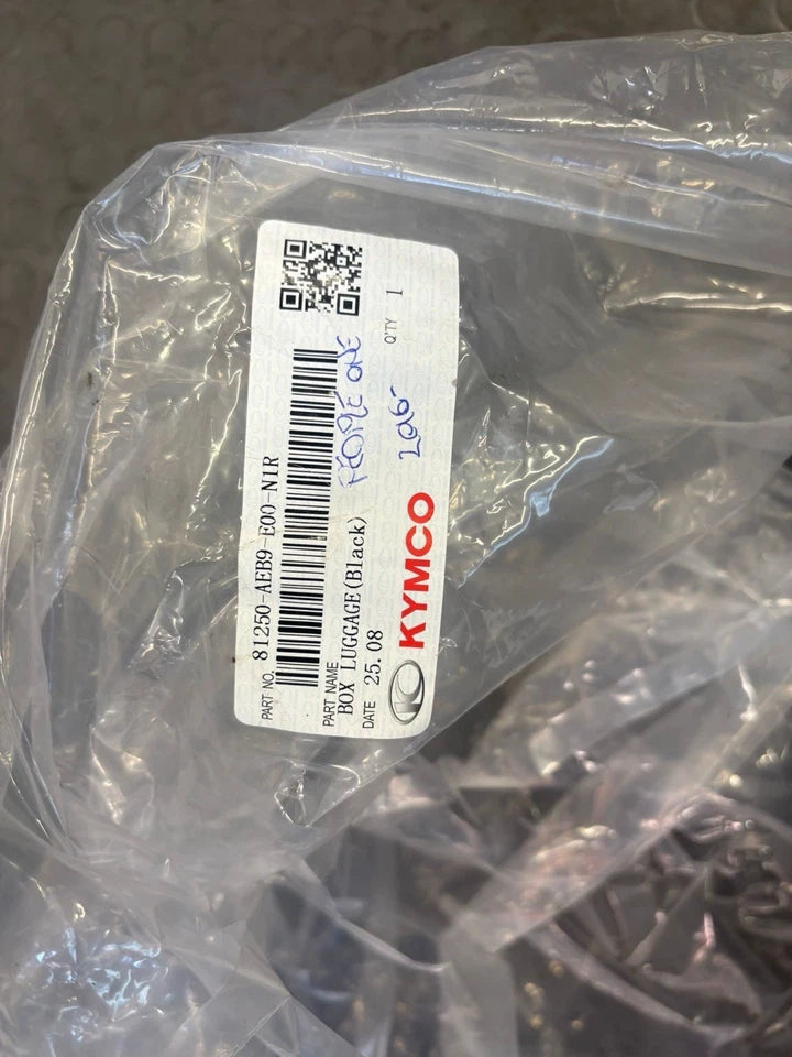 Vano portaoggetti sottosella Kymco People S 125, 150 e 200 ABS 2017-2025 OEM: 81250-AEB9-E00