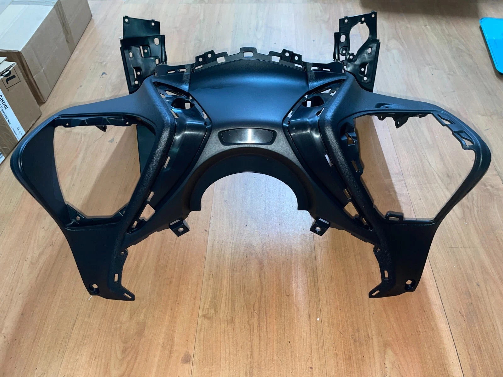PARAGAMBE RETRO SCUDO NUOVO ORIGINALE TMAX 2017 2021 530 560 YAMAHA BC3283110000