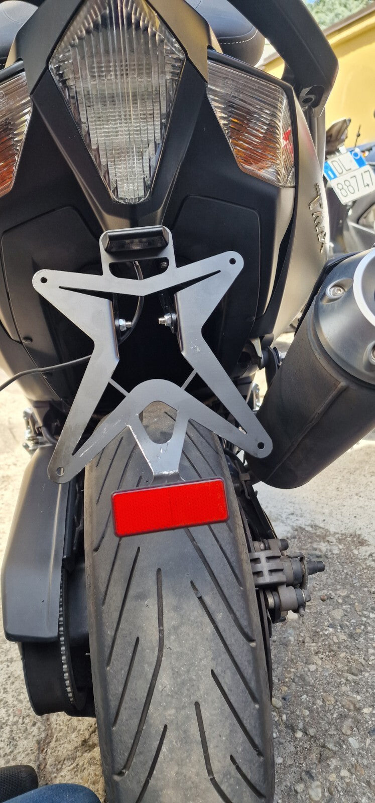 PORTATARGA SPORTIVO SPECIFICO PER YAMAHA T-MAX TMAX 500/530 2008-2016 OMOLOGATO