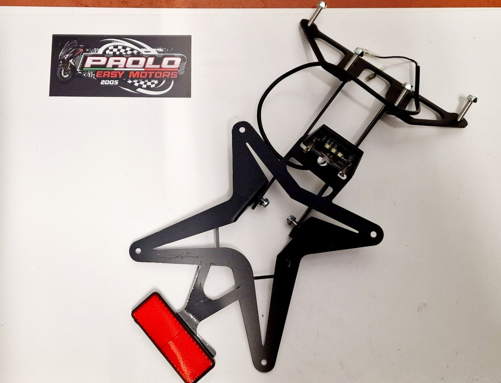 PORTATARGA SPORTIVO SPECIFICO PER YAMAHA T-MAX TMAX 500/530 2008-2016 OMOLOGATO