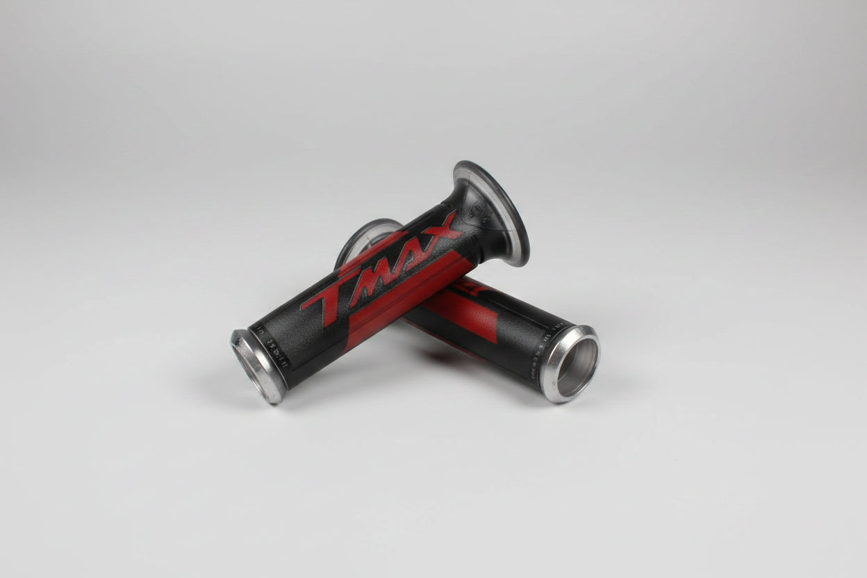 COPPIA MANOPOLE CON SCRITTA TMAX VARI COLORI YAMAHA T MAX 500 530 560 2001-2026