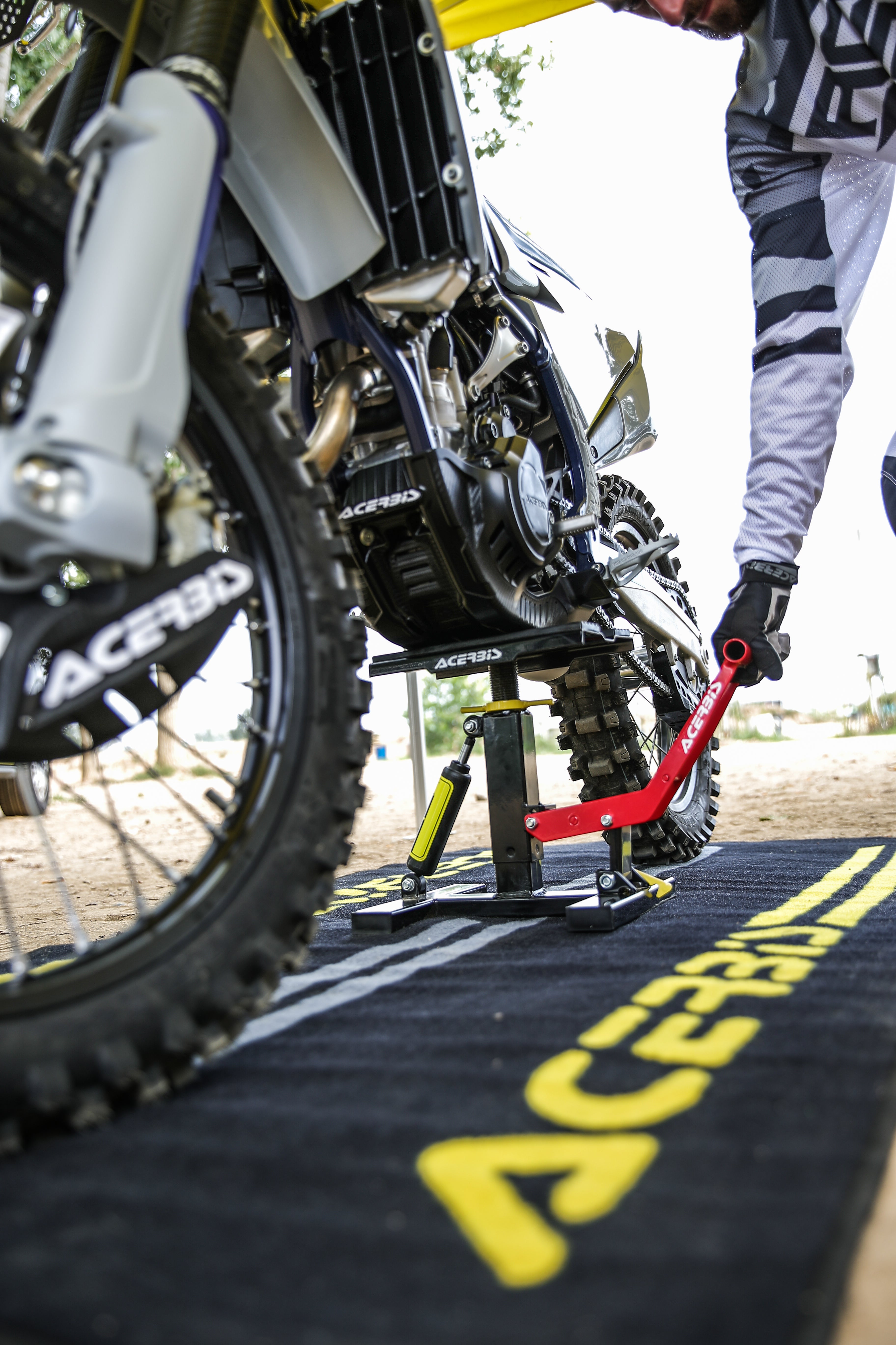 Cavalletto alzamoto in acciaio con pistone idraulico MOTO CROSS MOTARD ACERBIS: 0023860.090