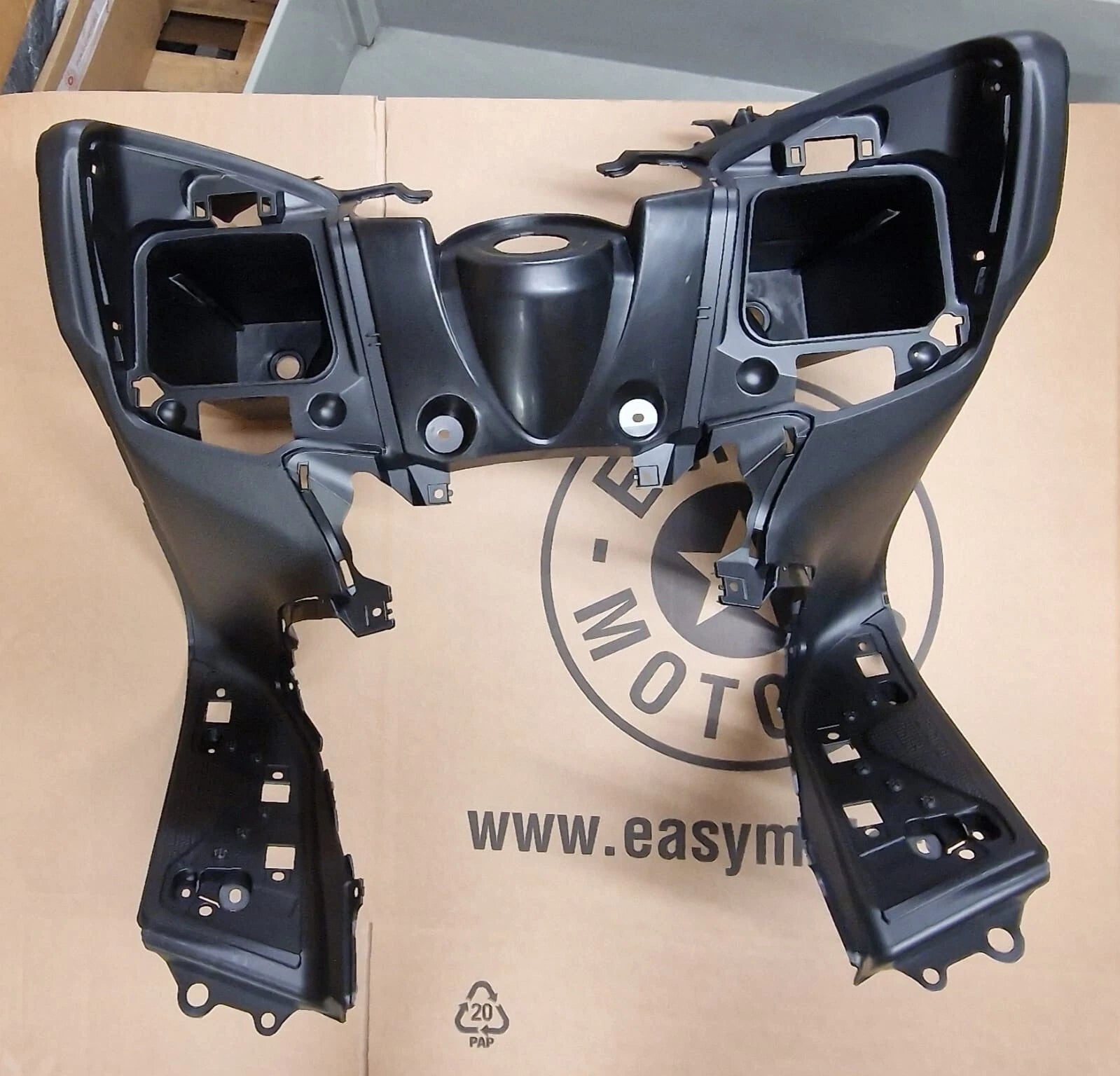 TMAX 2008 2011 SCOCCA CARENA RETROSCUDO PARAGAMBE SCUDO INTERNO NERO 4B5283110100