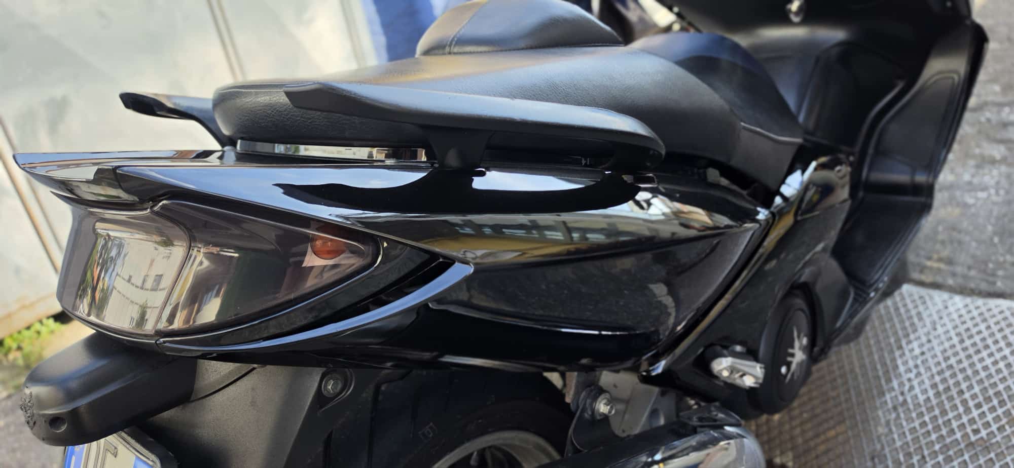 KIT CARENE 12 PEZZI NERO LUCIDO VERSIONE SPORT YAMAHA TMAX T-MAX 500 2001-2007