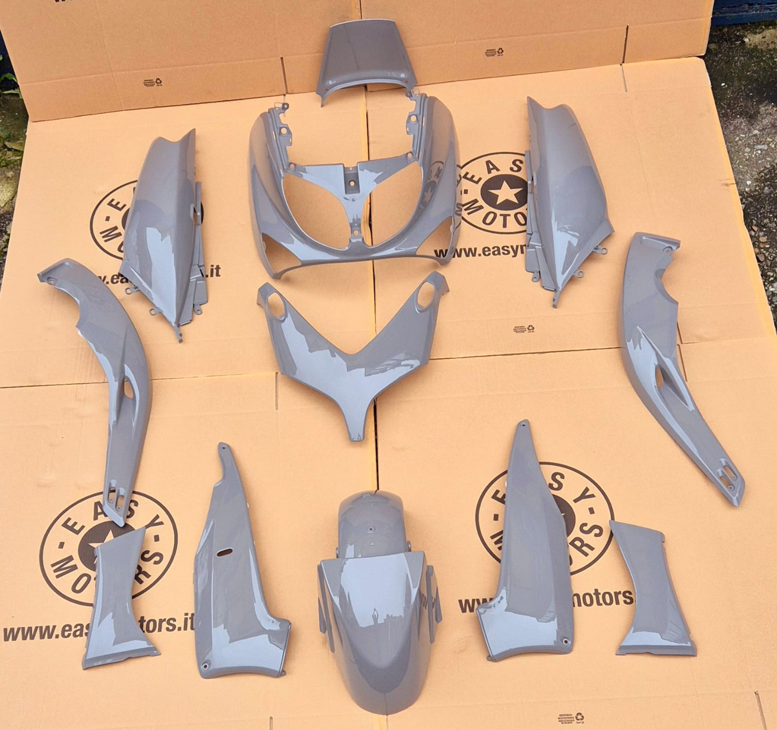 KIT CARENE GRIGIO NARDO GREY YAMAHA T-MAX 500 DAL 2001 AL 2007 12 PZ 77380004