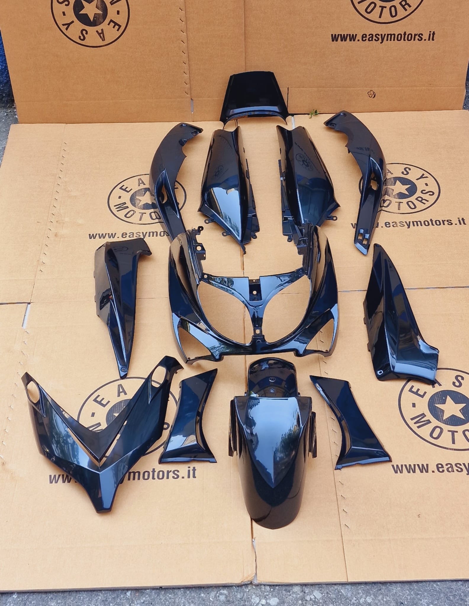 KIT CARENE 12 PEZZI NERO LUCIDO VERSIONE SPORT YAMAHA TMAX T-MAX 500 2001-2007