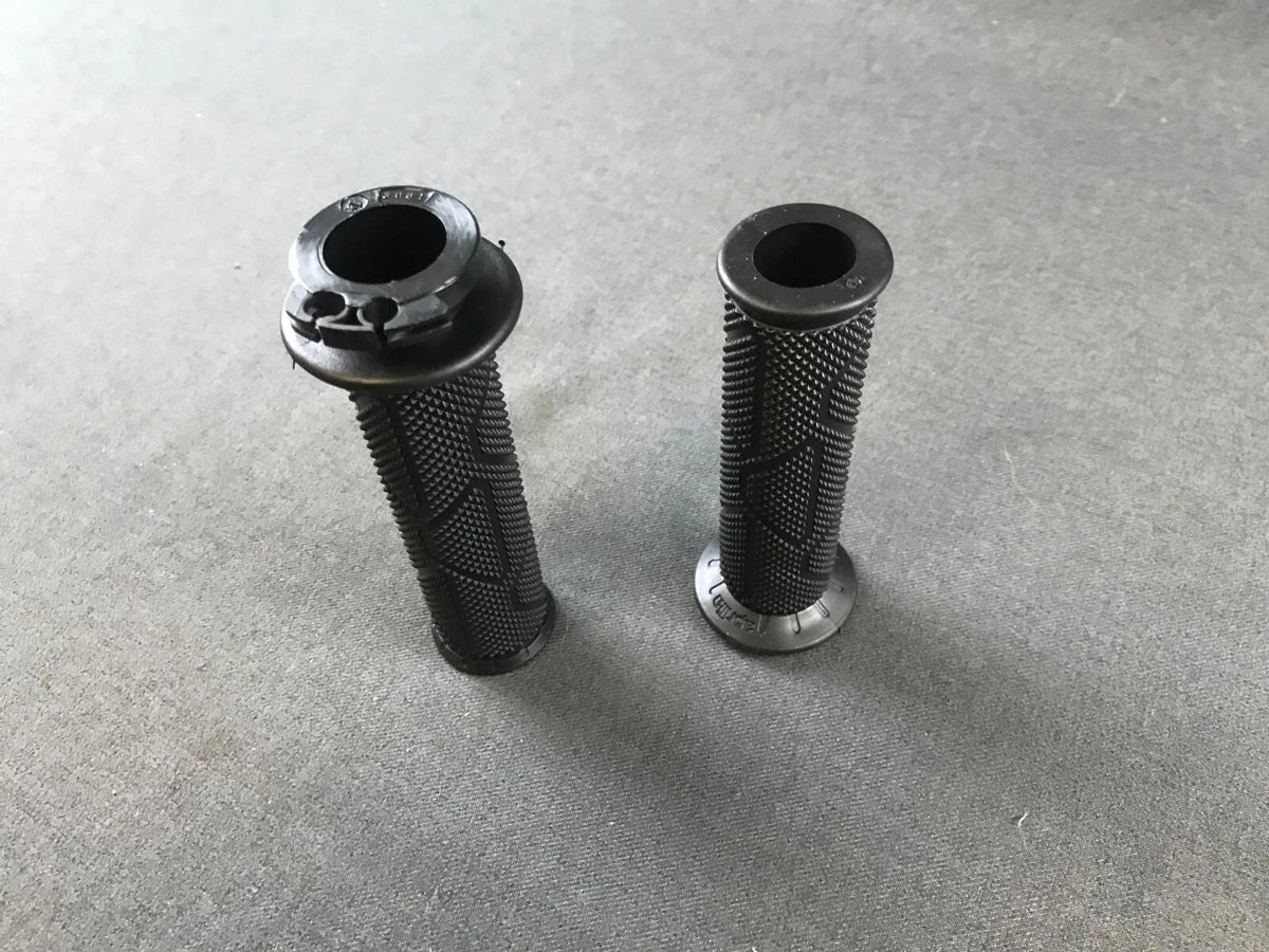 APRILIA RSV 1000 ALL YEARS  Handgrip pair, black AP8118501 NEW|176683353038