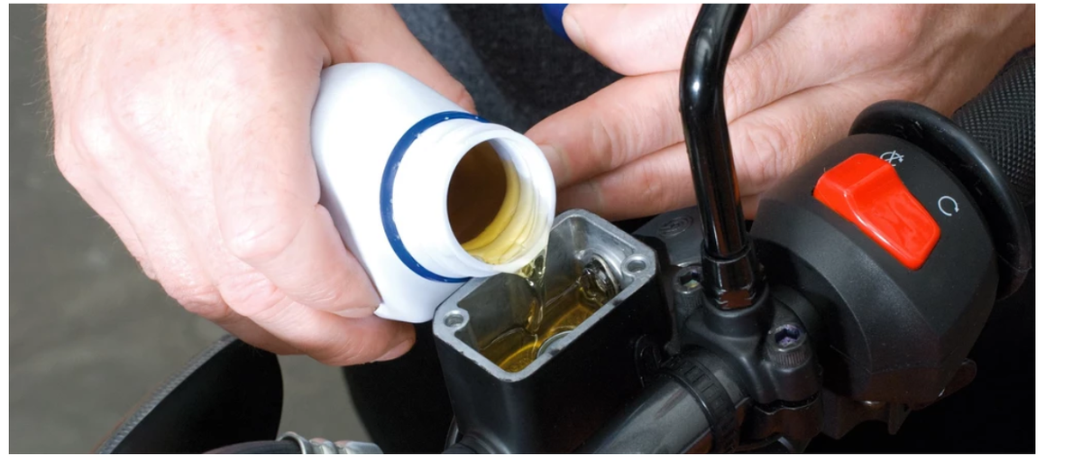 OLIO LIQUIDO FRENI DOT4 MOTO SCOOTER AUTO QUAD IDRAULICO|366288619515