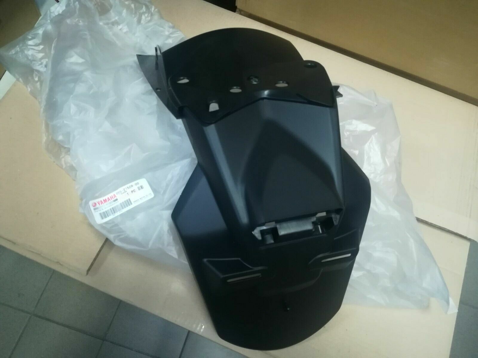 PARAFANGO POSTERIORE ORIGINALE X YAMAHA T-MAX 500 2008->2011 YAMAHA: 4B52152R0000
