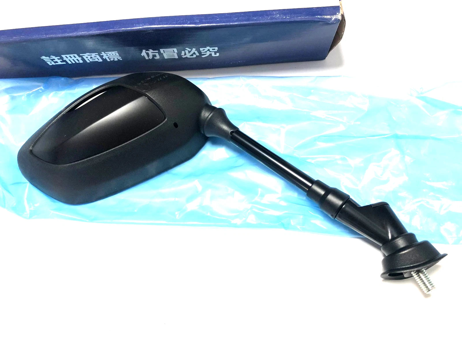 Black RH mirror with mounting hardware against blue box labeled “300 RH” in Chinese text.