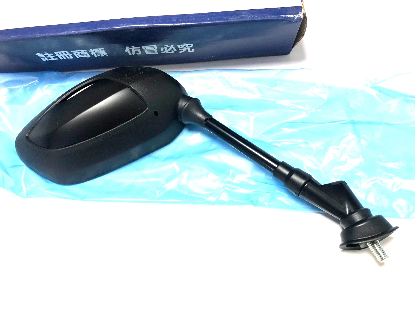 Black RH mirror with mounting hardware against blue box labeled “300 RH” in Chinese text.
